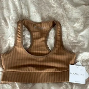 Beyond yoga sports bra NWT size XS
