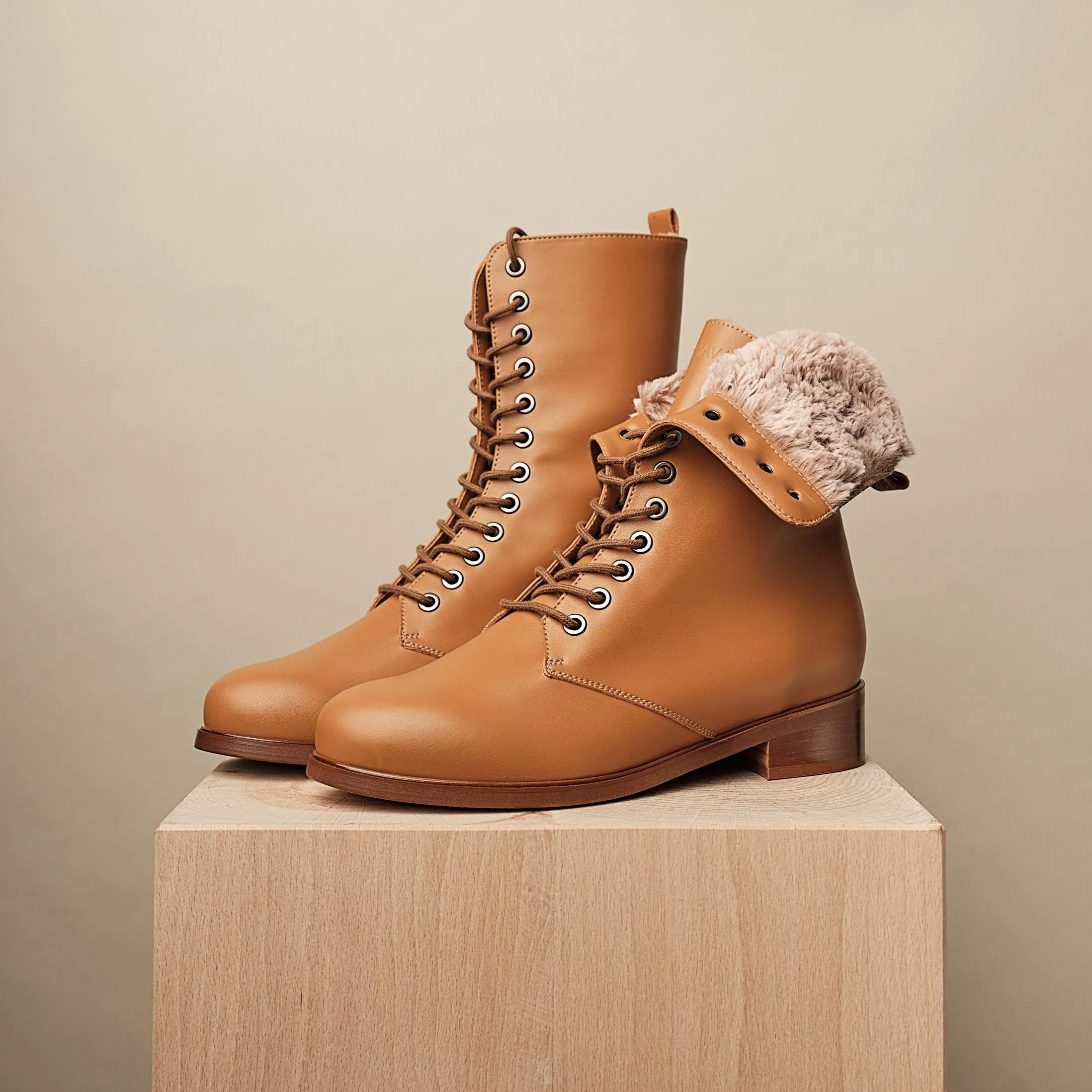 LAST CHANCE GINSBURG WINTER LACE-UP BOOT