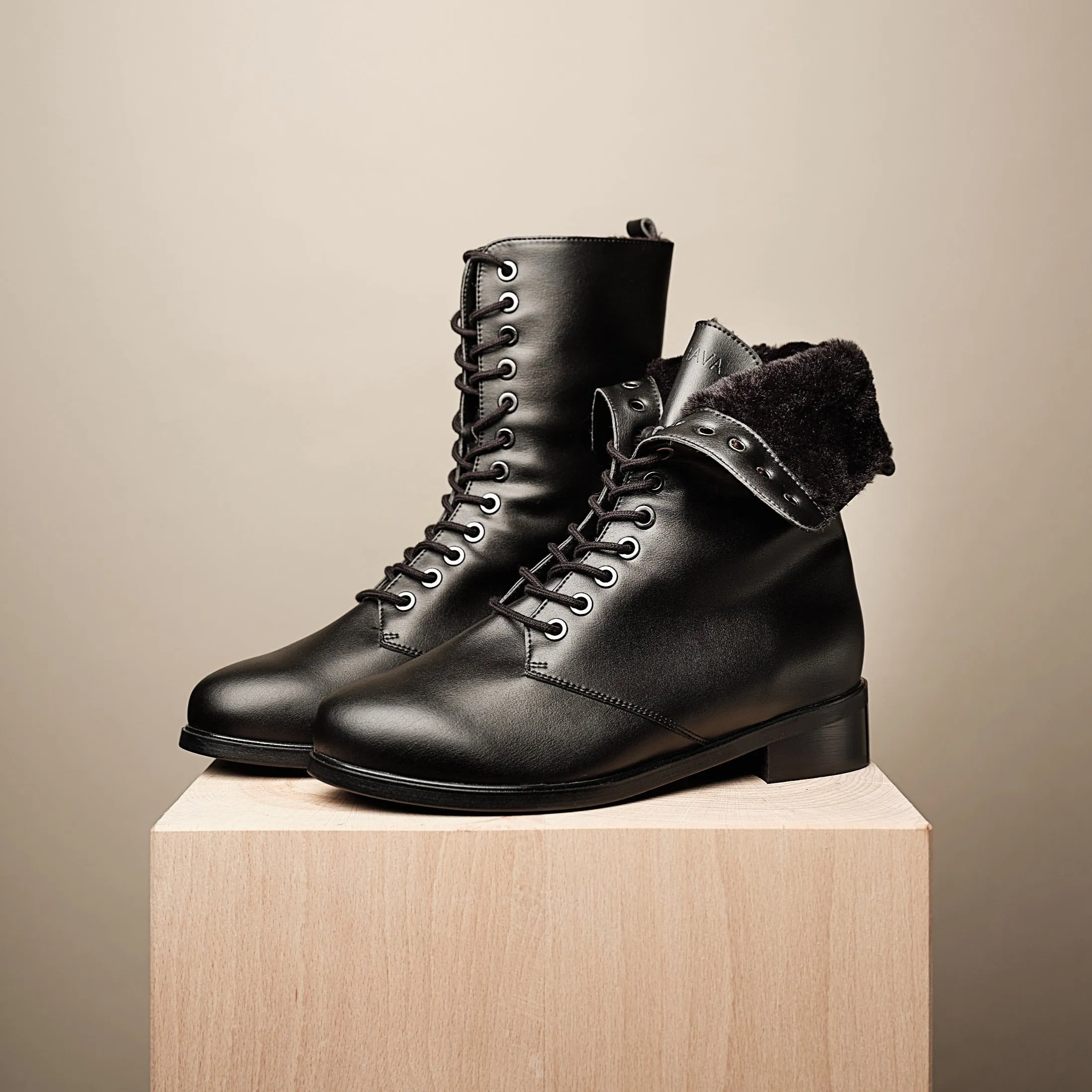 LAST CHANCE GINSBURG WINTER LACE-UP BOOT