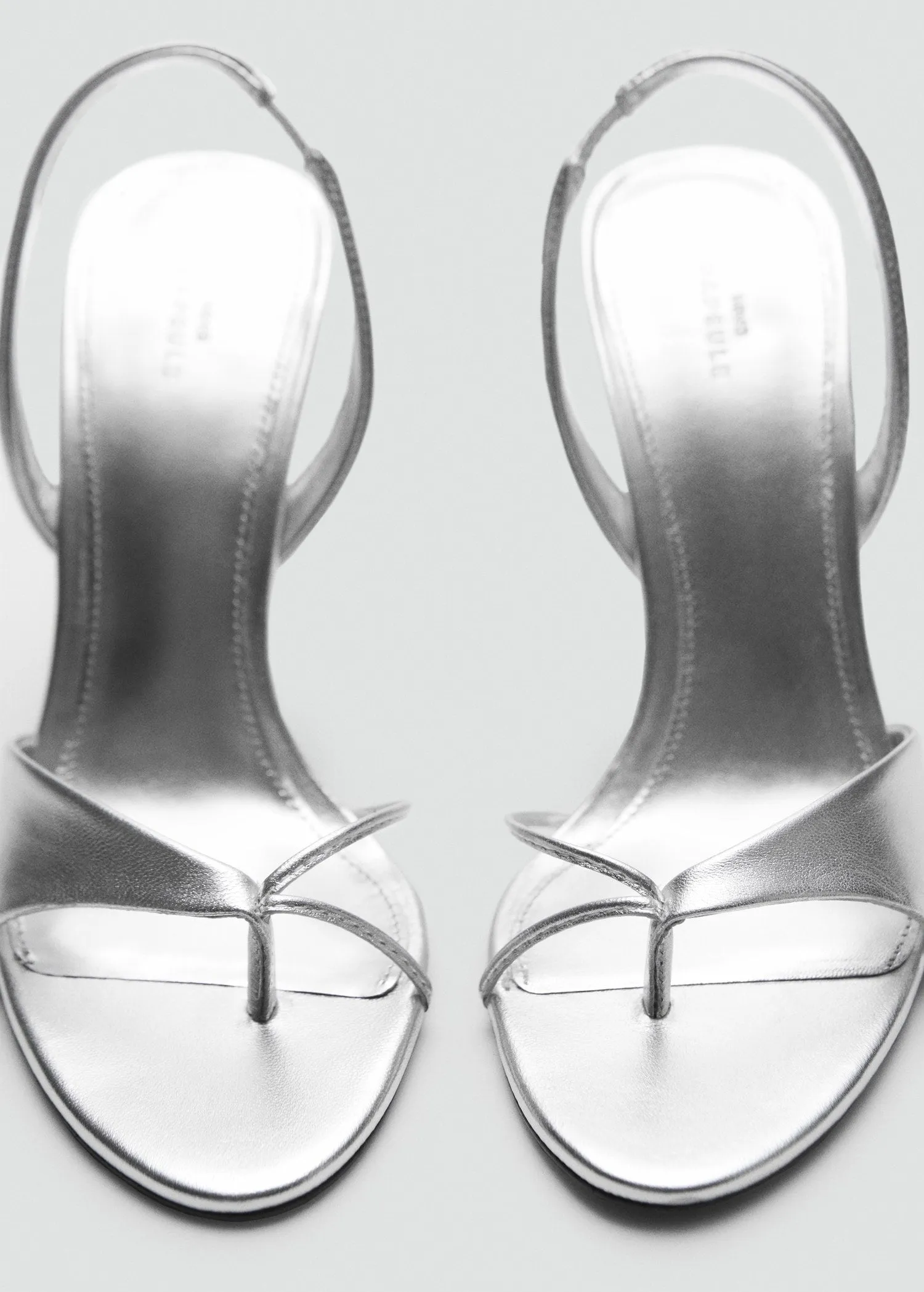 Leather sandals with contrasting heels