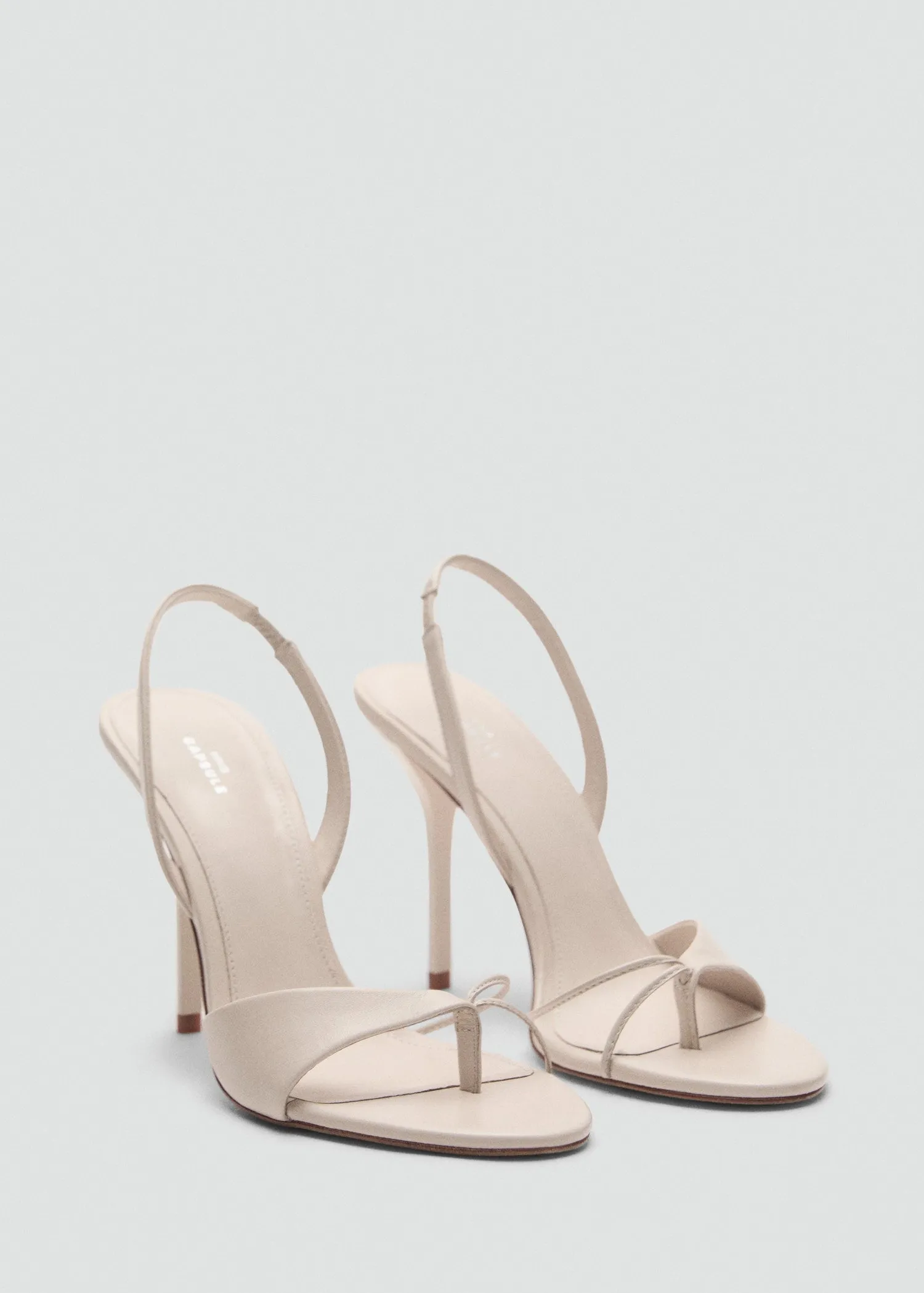 Leather sandals with contrasting heels