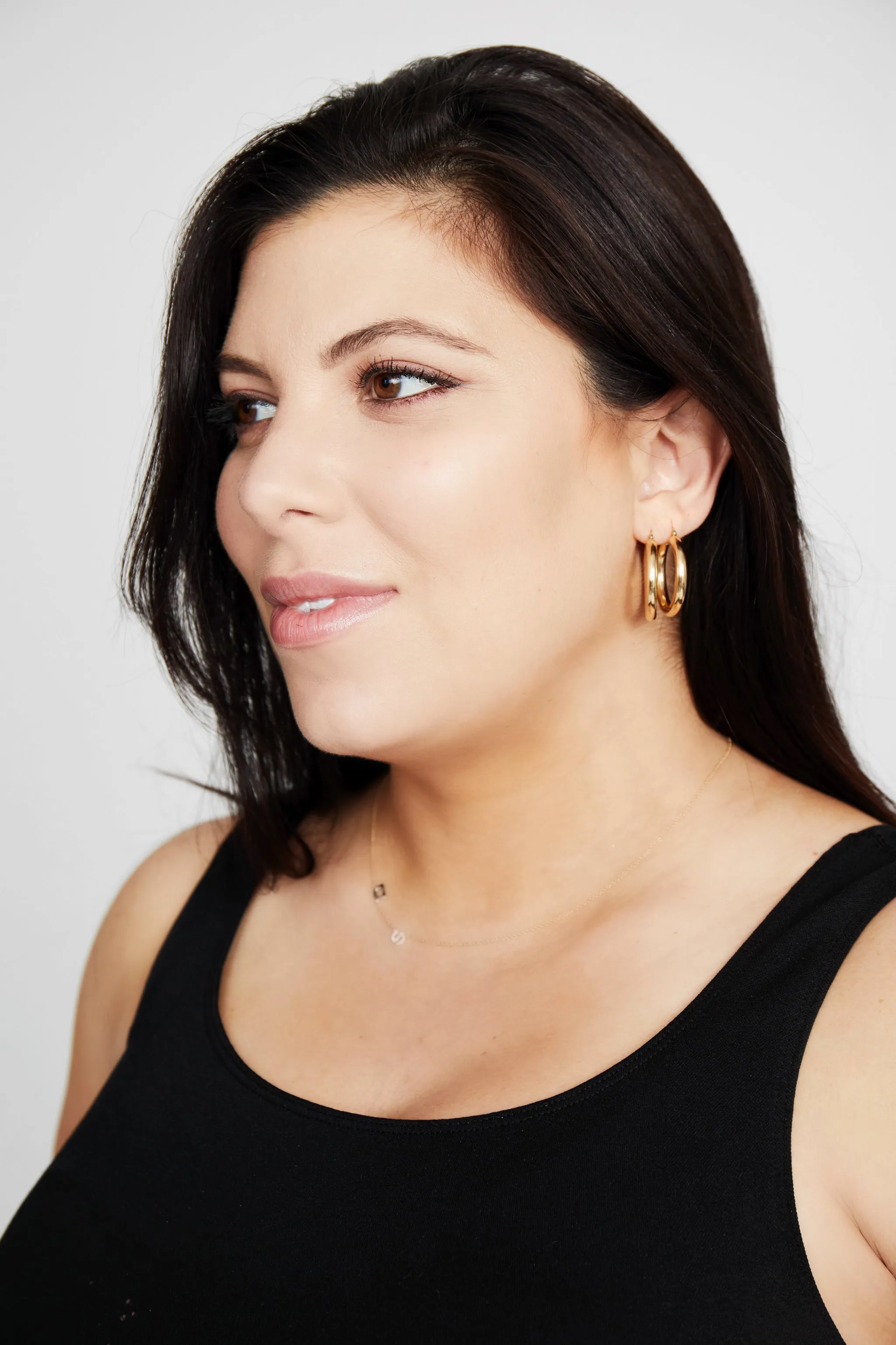 Medium Bold Gold Lightweight Hoops