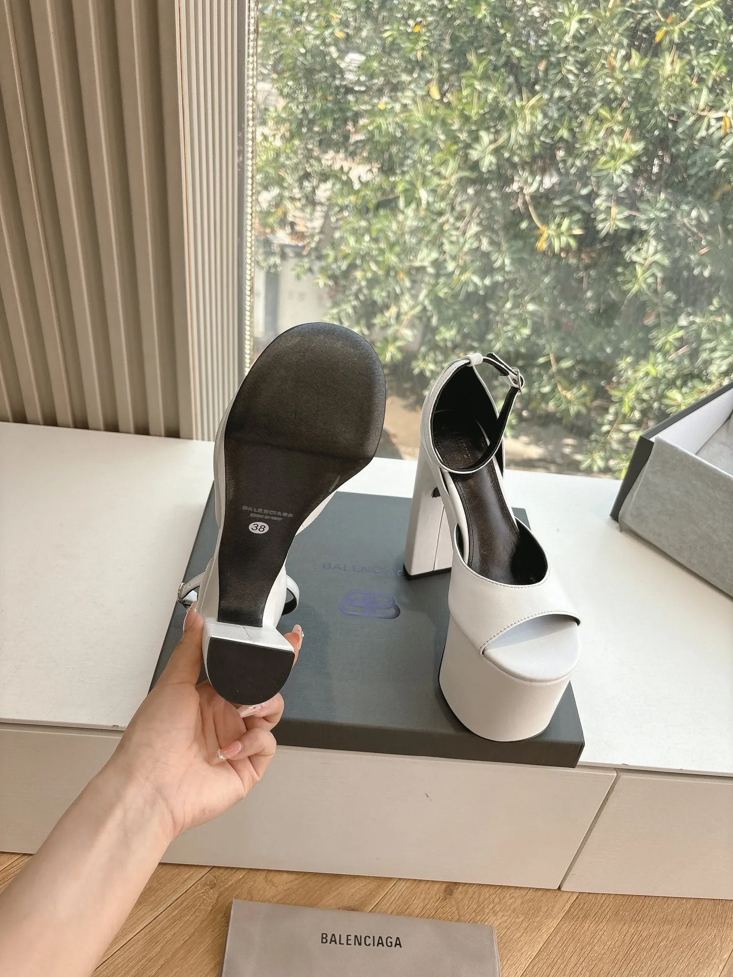 PLATFORM ANKLE STRAP HEELS IN WHITE SMOOTH CALFSKIN