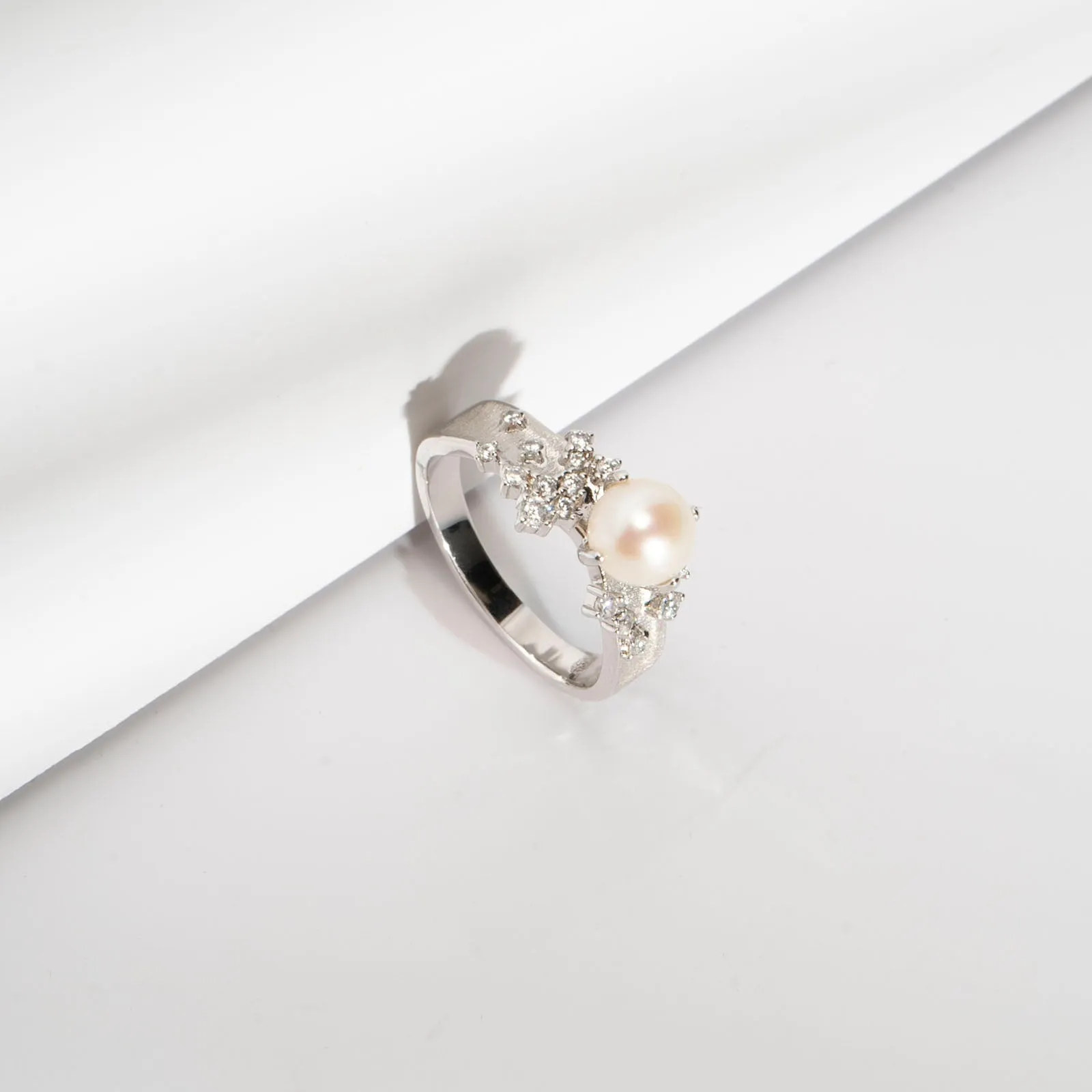 REGAL GLOW RING