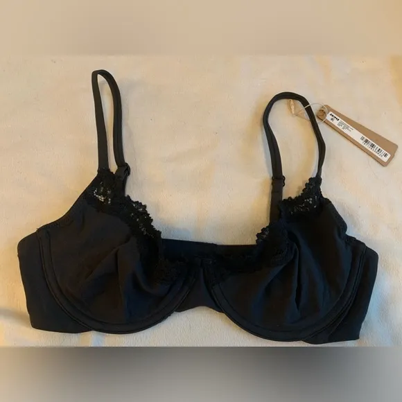 Skims Fits Everybody Lace Underwire Bra color Onyx size 34C NWT