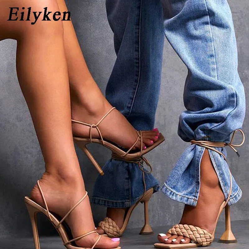 Trendy Hollow Cross-Tied Heels