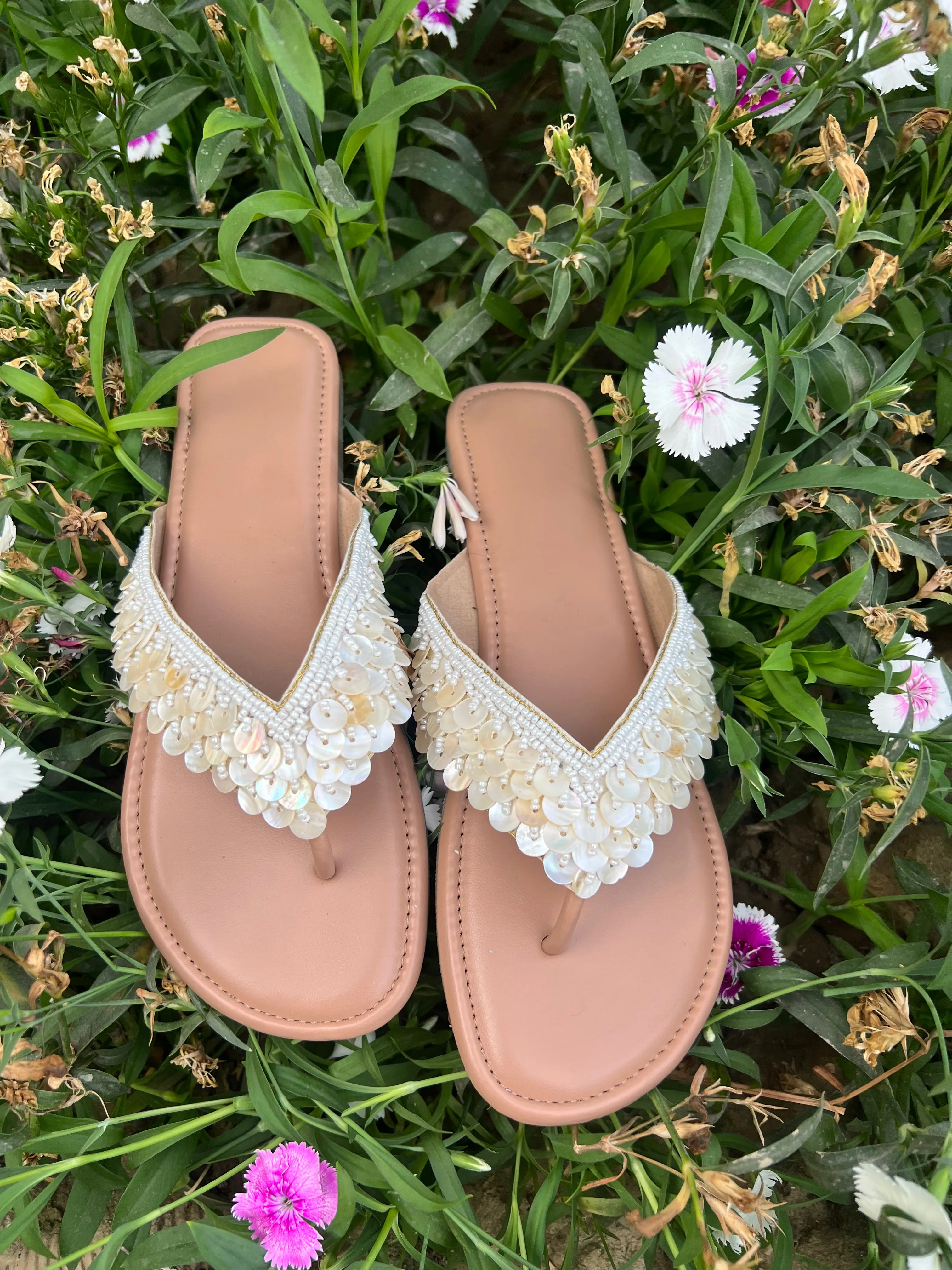 V-Shape Pearl Gleam Flats