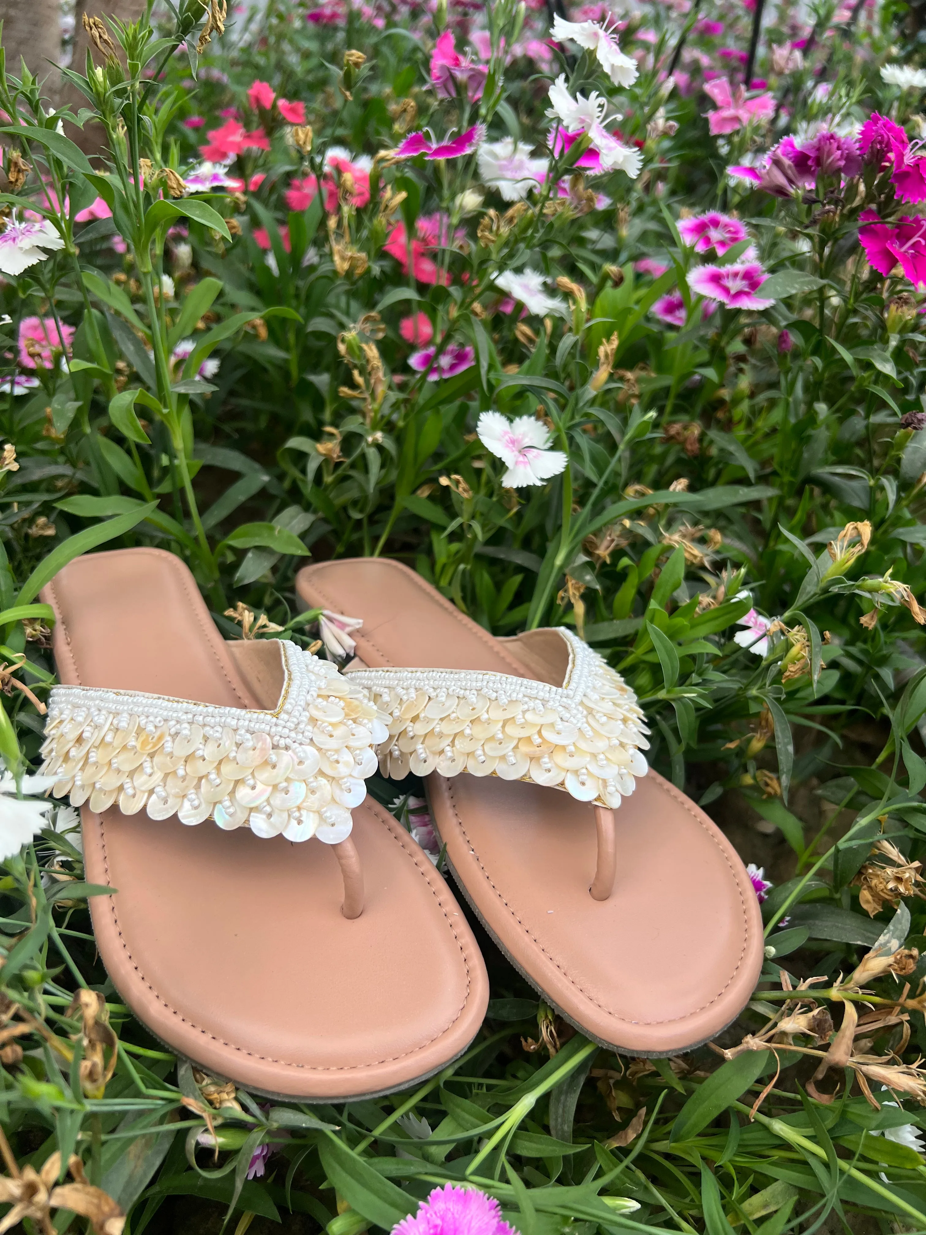 V-Shape Pearl Gleam Flats